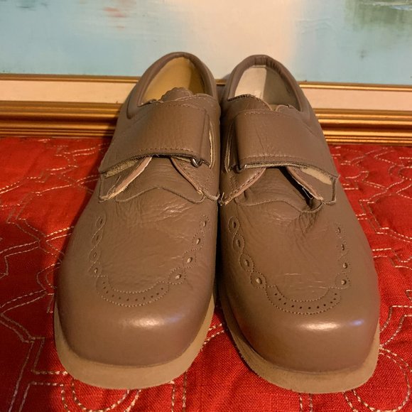 P W Minor Women's Shoes Extra Depth Taupe Tan Straps Size 9D Wide - Picture 3 of 13